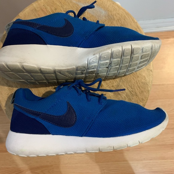 Nike Roshe One blue gently used - Picture 4 of 6